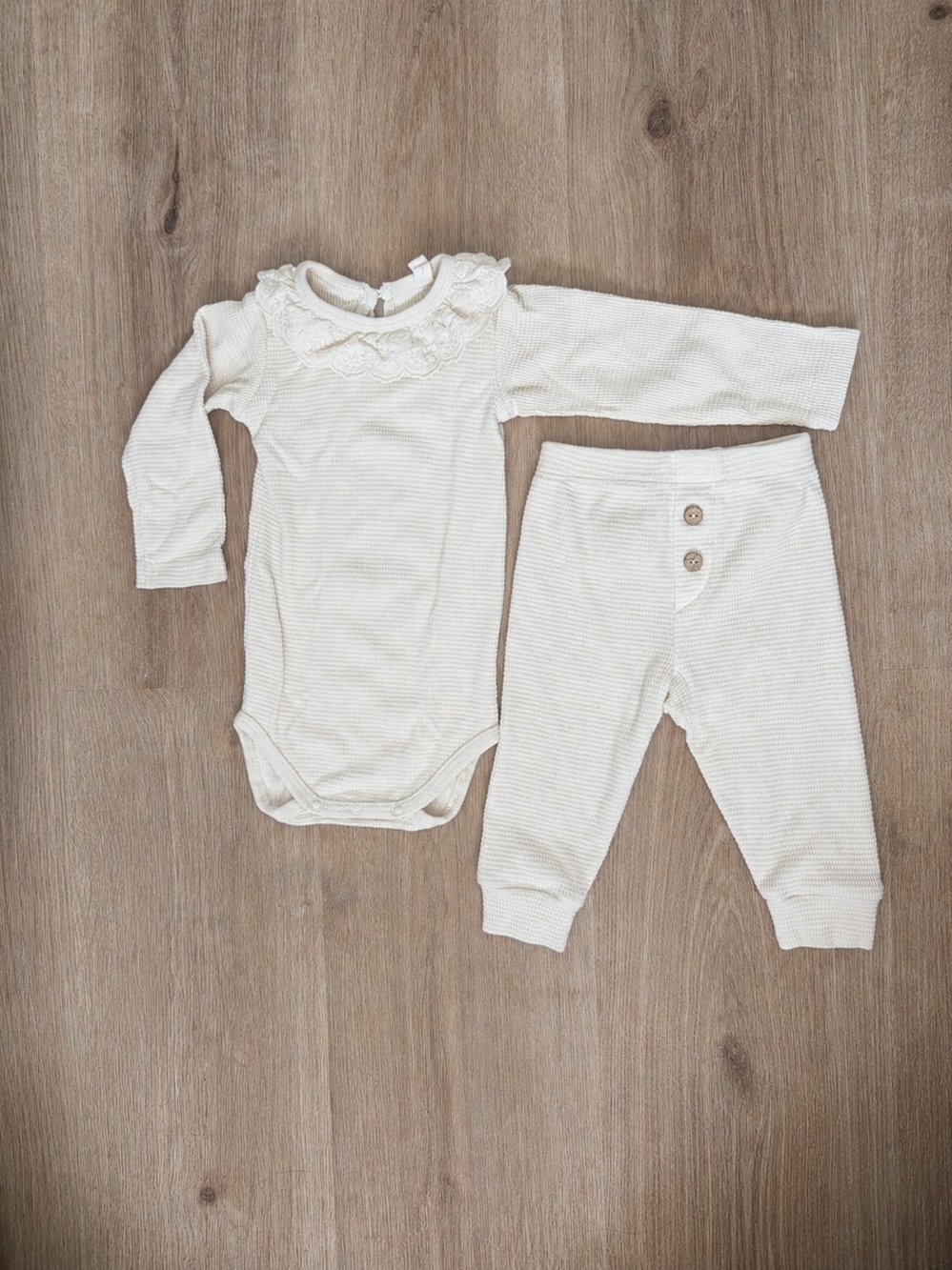 Quincy Mae Cream Waffle Knit Bodysuit & Pants Set 3-6M